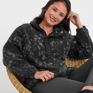 NWT TRAJ3CTORY TOP SIZE M